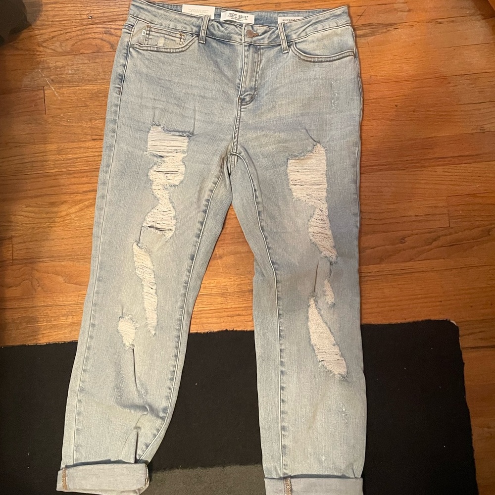 NWT JUDY BLUE light wash distressed jeans